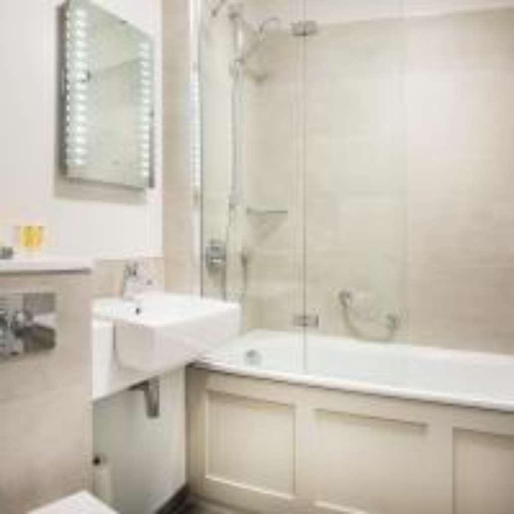 De Vere Beaumont Estate Old Windsor Camera foto